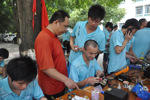 我校应用型人才培养提升工程--“大学生家电维修志愿者服务队培训班”举行开班典礼